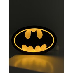 Batman Logolu Gece Lambası – Sarı LED Işıklı Masa Üstü Dekoratif Lamba 