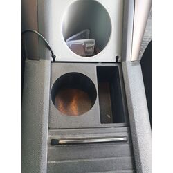 PSa Orta konsol düz kapak cepli bardaklık