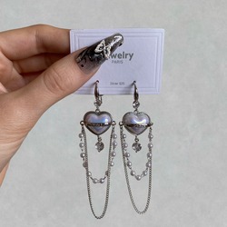 Zincir Detaylı Parıltılı Kalp Biçimli Küpe