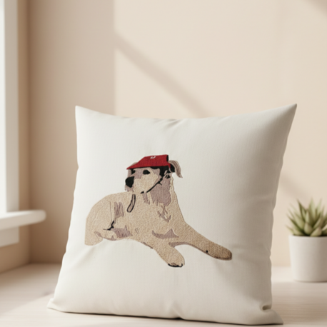 Şapkalı Köpek Nakışlı Dekoratif Kırlent Kılıfı