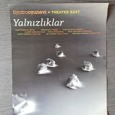 Yalnızlıklar - Tiyatro Oyunu Afişi (Tiyatro Oyunevi, 2007)