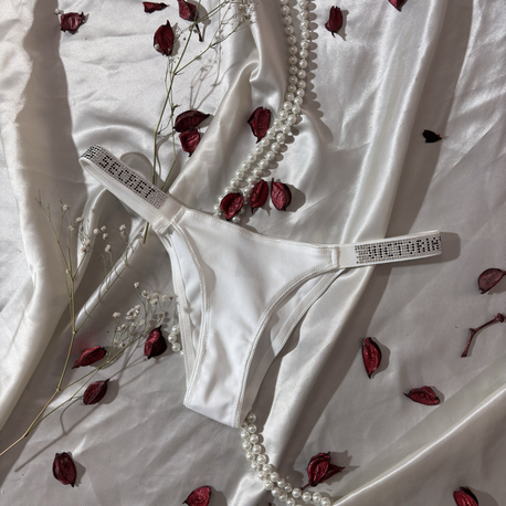 Victoria’s secret beyaz taş detaylı tanga 