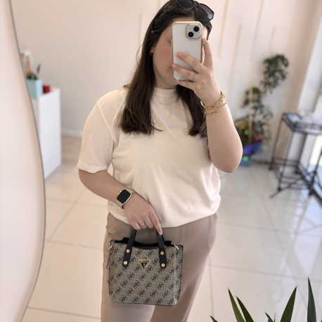 Guess siyah detaylı çanta