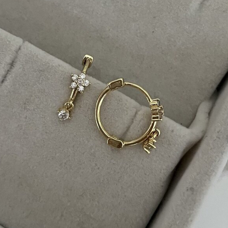 Xuping Mini Çiçekli Sallatılı Taşlı Halka Küpe