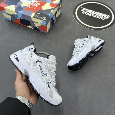 Nike 530