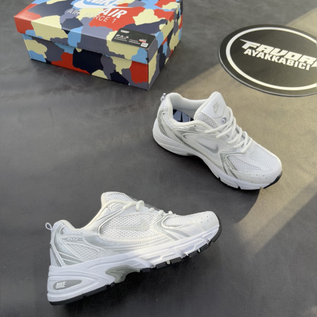 Nike 530