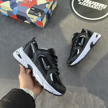 Nike 530