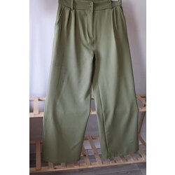 Yeşil boş kesim kumaş pantolon