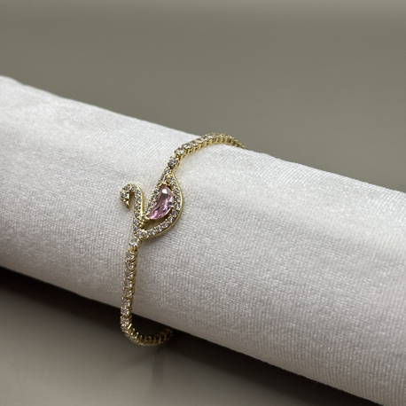 Kadın Kararmaz Çelik Pembe Kuğu Figürlü Taşlı Su Yolu Gold Bileklik