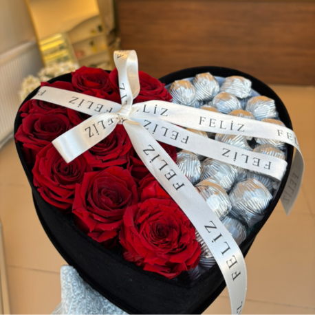 Feliz Flower Studio Kadife Kutuda 12'li Solmayan Gül & El Yapımı Belçika Çikolatası