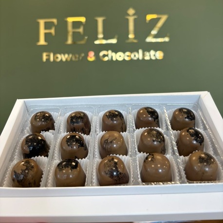 Feliz Flower Studio 15’li Fındık Ezmeli Dolgulu Belçika Çikolatası 