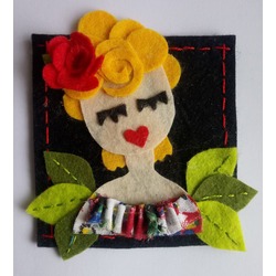 Keçe Kız ve Gül Figürlü Popart Buzdolabı Magnet