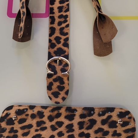 Leopar desenli deri çanta kiti