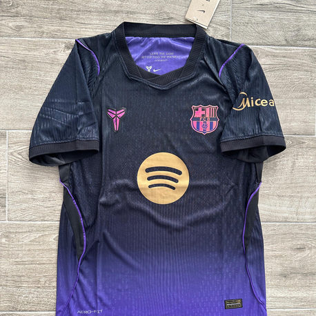 Barcelona 2026-2027 Deplasman Forması