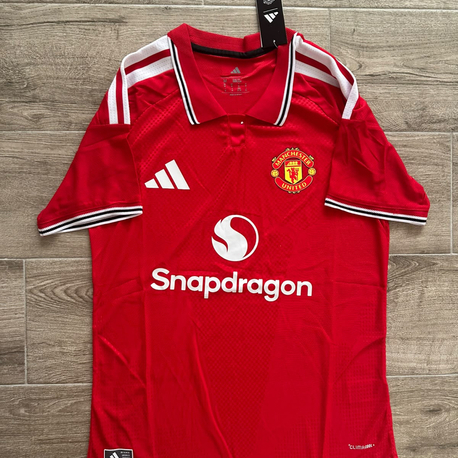 Manchester United 2026-2027 İç Saha