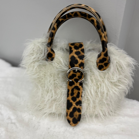 Leoparlı tüylü çanta