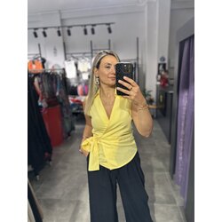Sarı Kolsuz Bağlamalı Gömlek