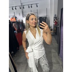 Beyaz Kolsuz Bağlamalı Gömlek
