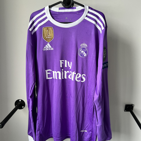 RETRO REAL MADRİD 16/17 CRİSTİANO RONALDO UZUN KOLLU MAÇ FORMASI 