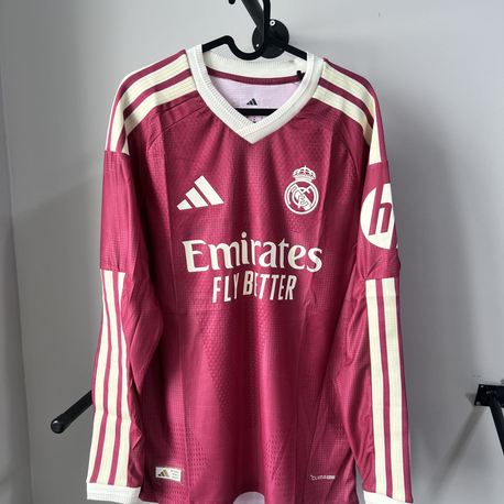 REAL MADRİD 26/27 UZUN KOL MAÇ FORMASI 