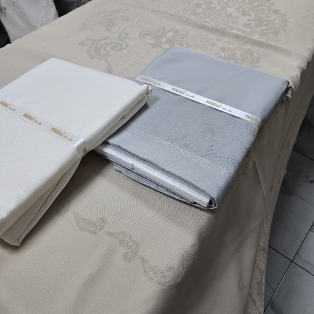 Su tutmaz Özellikli Dertsiz Masa Örtüsü 12 kişilik