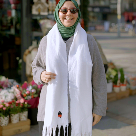 Karakter Baskılı Beyaz Atkı