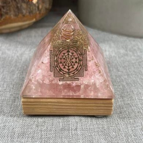 Pembe Kuvars Doğal Taş Piramit Orgonit