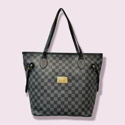 Louis Vuitton. el omuz büyük boy çanta.