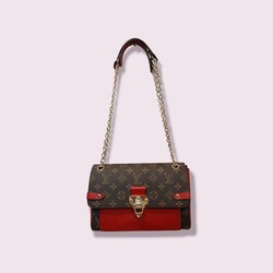 Louis Vuitton. el omuz çantası.