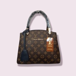 Louis Vuitton. el omuz çantası.