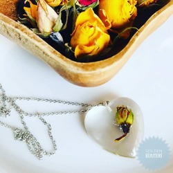 Kurutulmuş kırmızı gül gonca kolye
