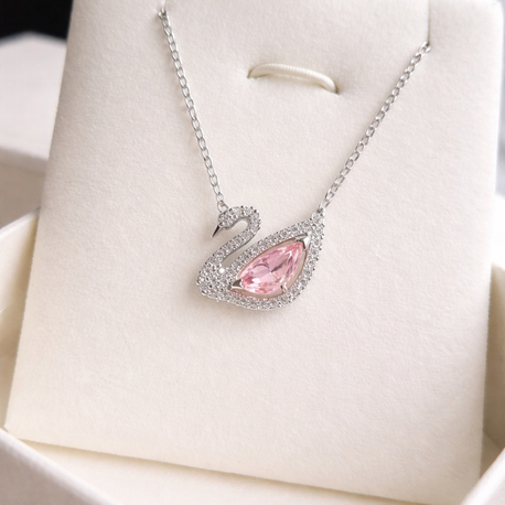 SWAROVSKI MODEL PEMBE GÜMÜŞ KUĞU KOLYE ÇELİK 
