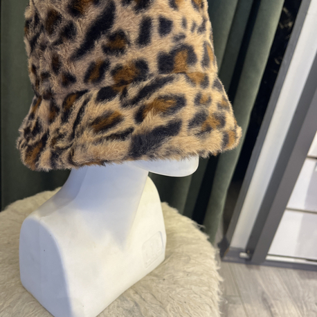 Leopar şapka