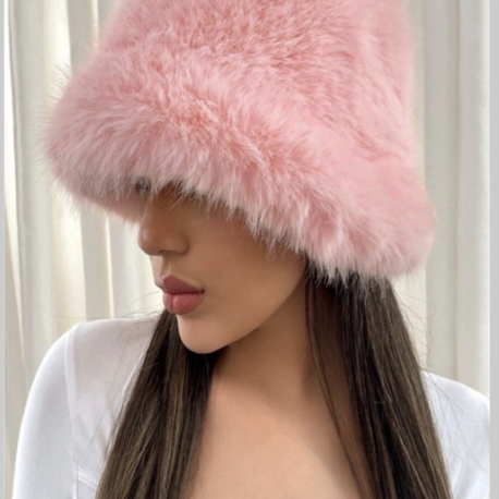 Pembe peluş kalpak
