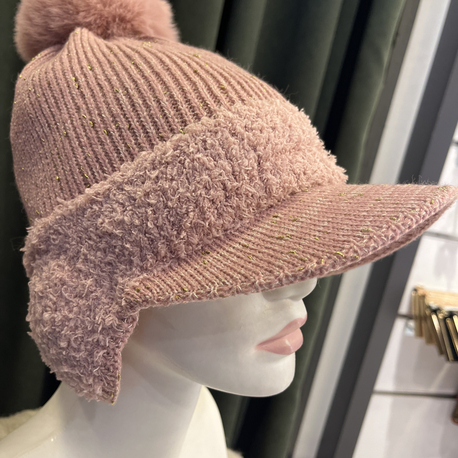 Kulak kapatıcılı pembe kep