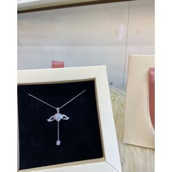 Hareket eden kanatlı kalp gümüş kolye