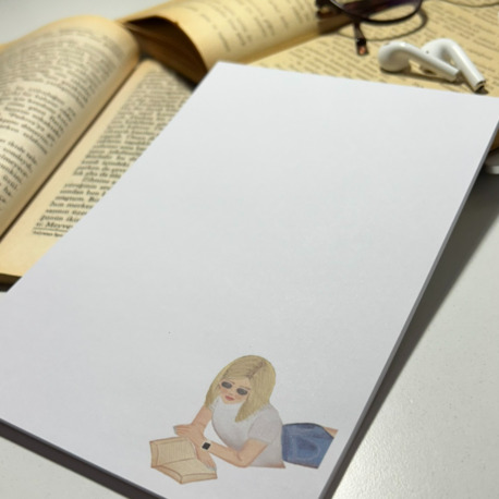Parkta kitap okuyan kız temalı notepad/memopad