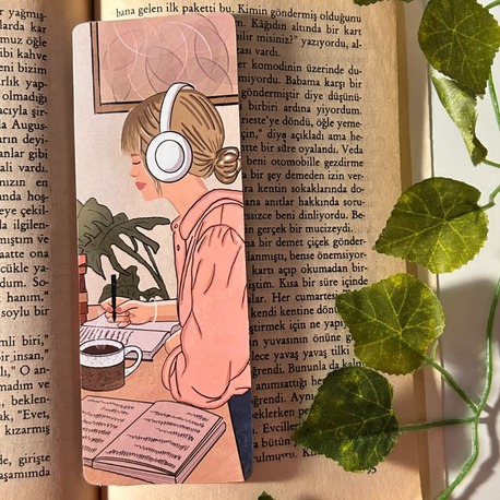 Yazma ve müzik temalı kitap ayracı