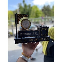 Saatli Ahşap Masa İsimliği 