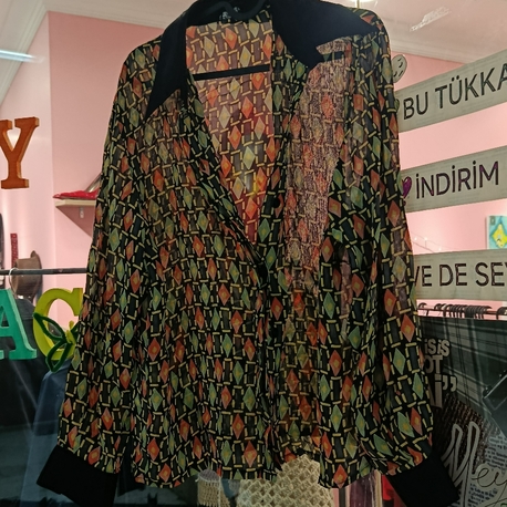 ic gosteren gomlek