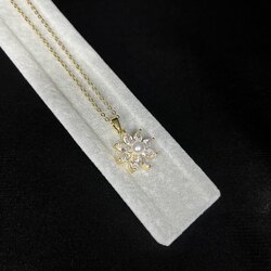Sekiz Yaprak Çiçek Gold Çelik Kolye