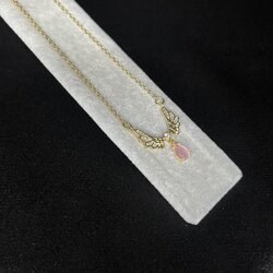 Pembe Taşlı Kanat Çelik Kolye