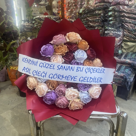 35li yapay büyük güllü rengarenk isteme buketi