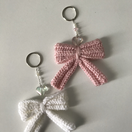 Kalp Detaylı Fiyonk Charm 