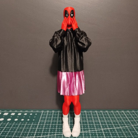 Etekli & Kapüşonlu Deadpool