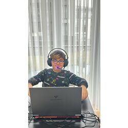 Gözlüklü youtuber boran
