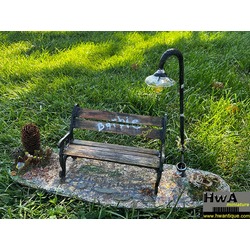 Parkta Yalnız HWA Koleksiyon