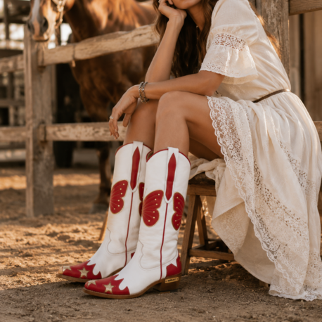 El Yapımı Beyaz Kırmızı Kelebek Nakışlı Western Kovboy Çizmesi 
