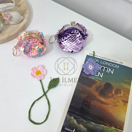4'lü Yakın Arkadaş Hediye Seti: Mini Lolipop Cüzdan ve Çiçek Kitap Ayracı