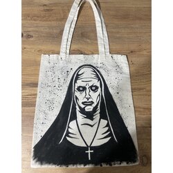 The nun bez çanta 